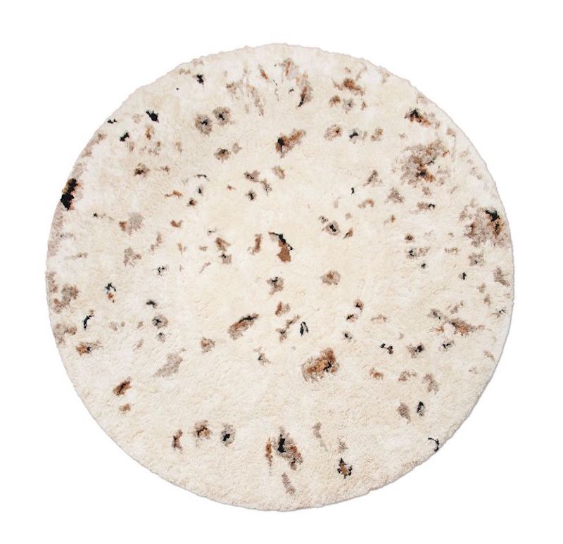 Get The Look: OSLO Rug. A rug that combines comfort with nobility, which shows that it is the perfect rug to dress a room in a cozier and more comfortable way. Made with Bamboo Silk and New Zealand Wool, this handmade rug promises to warm your heart on cold days.  Most Expensive Interior Designs In Florida By Alene Workman oslo 1 rug society 4