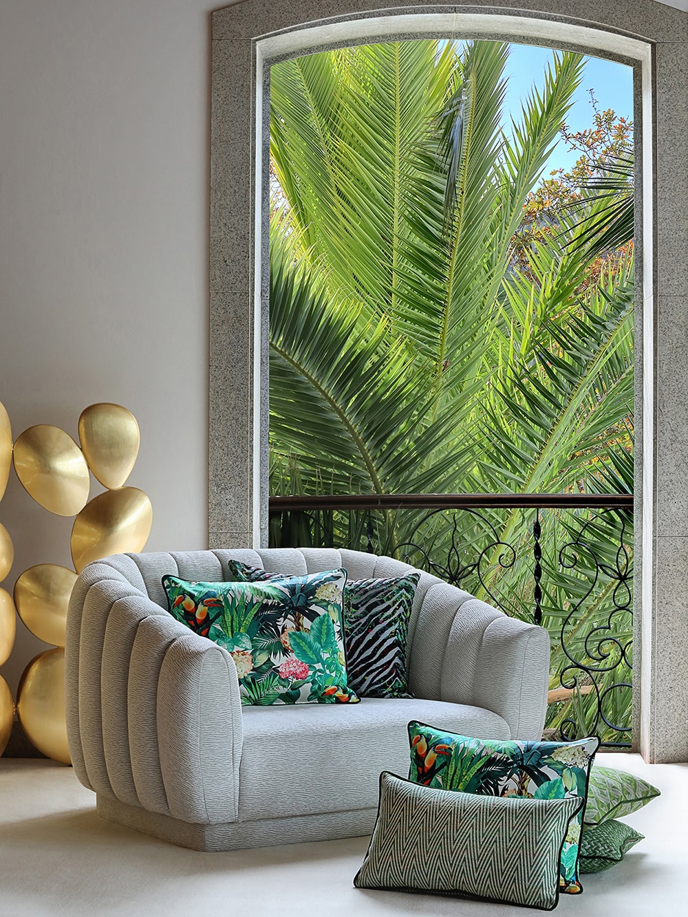 Cozy Reading Corner With Velvet Armchair - Home'Society