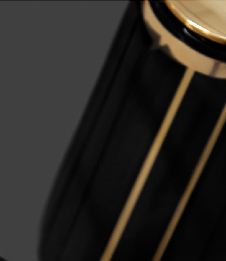 Darian II Side Table – Smoked Spherical Glass & Black Lacquer - Home'Society